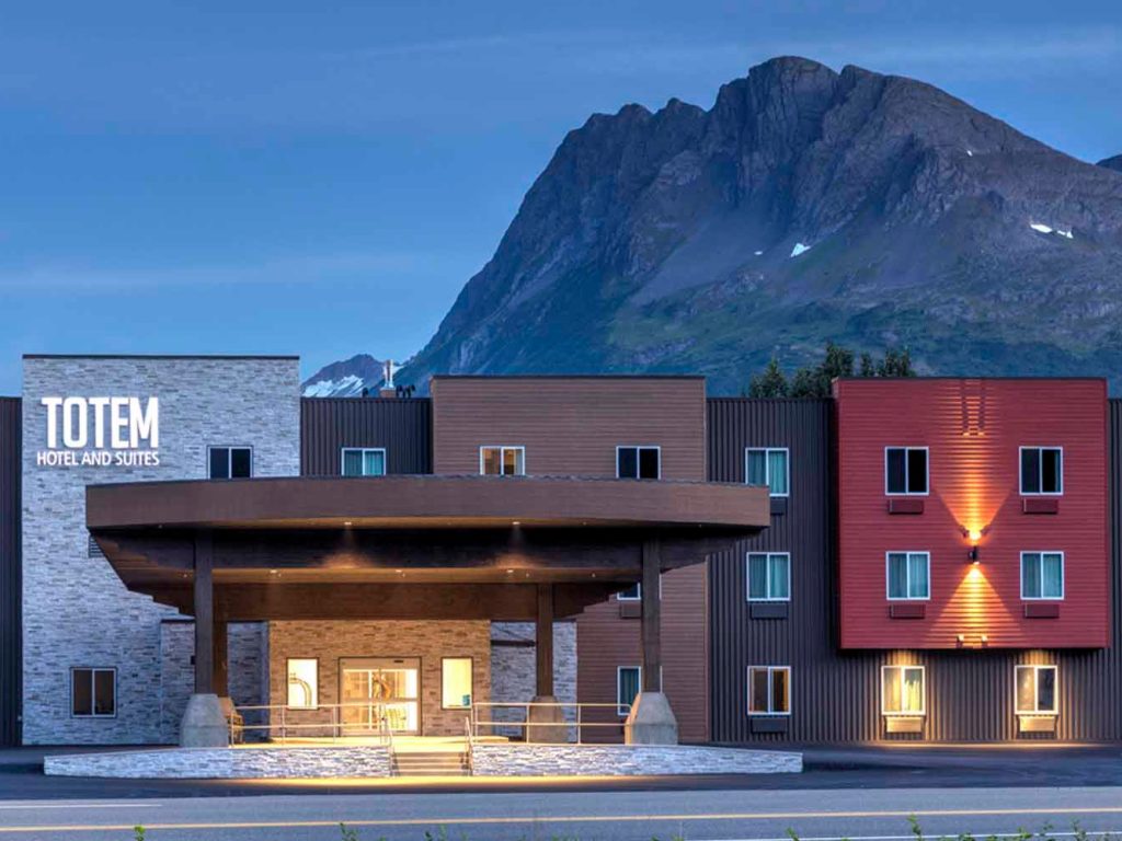Totem Hotel & Suites