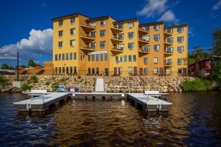 Dells Resorts - Vue Boutique Hotel and Boathouse